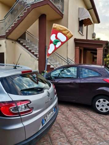 Insegna per pizzeria in vetroresina (fiberglass pizza), tridimensionale, a vela.