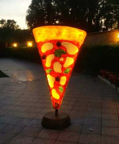 Insegna pizza luminosa a totem a ISERNIA