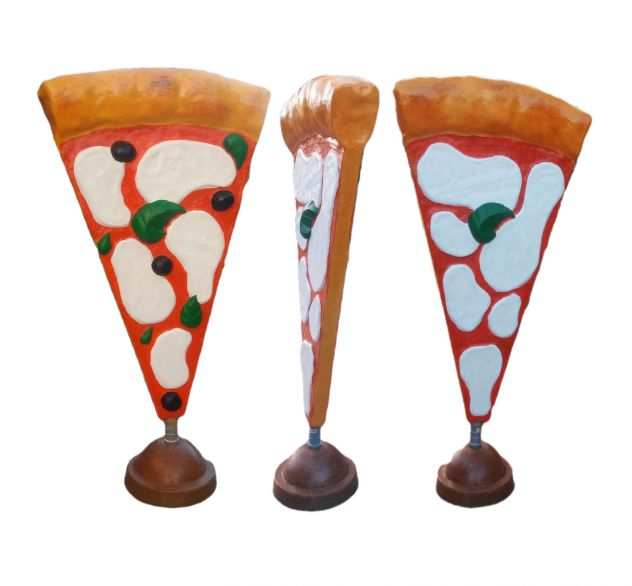 Insegna pizza spicchio di pizza a totem in vetroresina a ISERNIA
