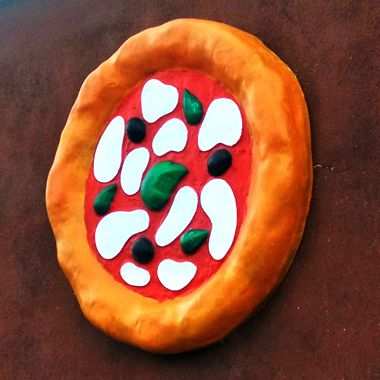 Insegna pubblicitaria pizza in vetroresina a parete e totem a RIETI