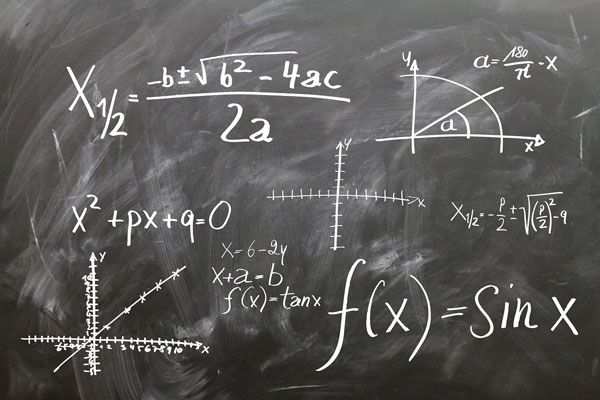 Insegnante impartisce lezioni di Matematica ed Economia tel 3477249595