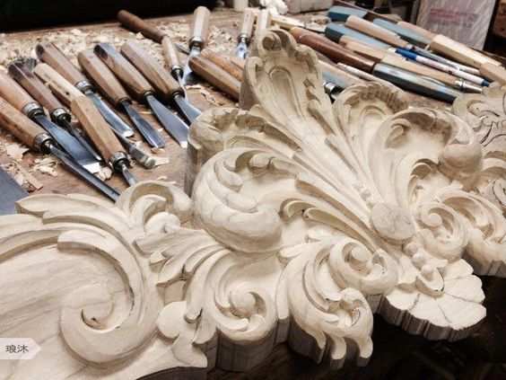Intaglio e restauro decorativo su legno