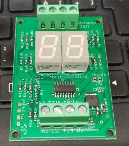 Interfaccia Arduino o PLC due digit LED per didattica e piccoli progetti