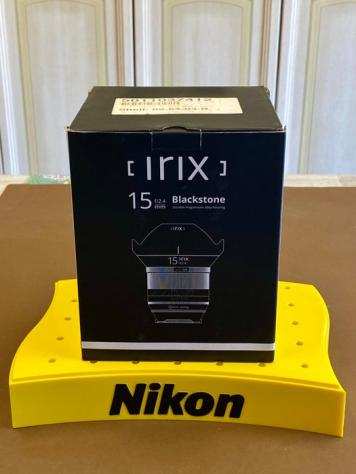 IRIX 15mm f 2,4 Blackstone attacco Nikon