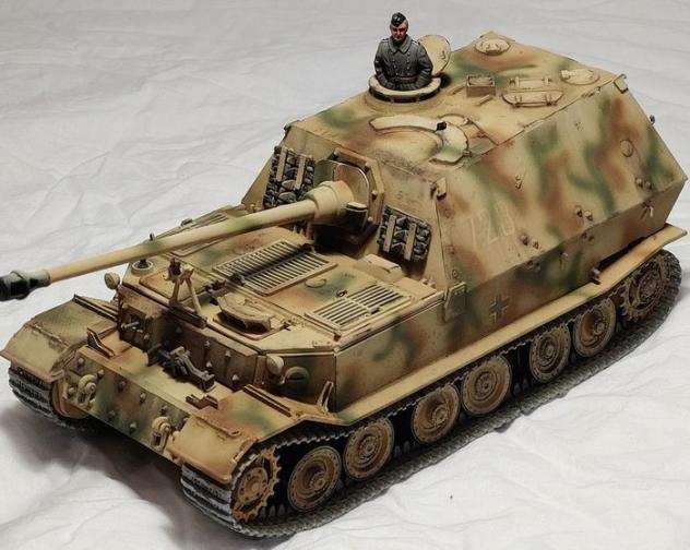 Italeri 135 - 2 - Modellino di veicolo militare - German Tank Jagdpanzer Tiger (P) Elefant Sdkfz 184 per diorama soldatini - World War 2