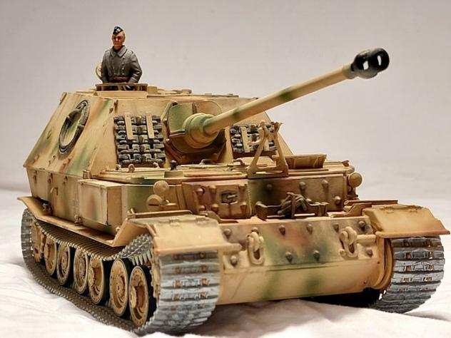 Italeri 135 - 2 - Modellino di veicolo militare - German Tank Jagdpanzer Tiger (P) Elefant Sdkfz 184 per diorama soldatini - World War 2