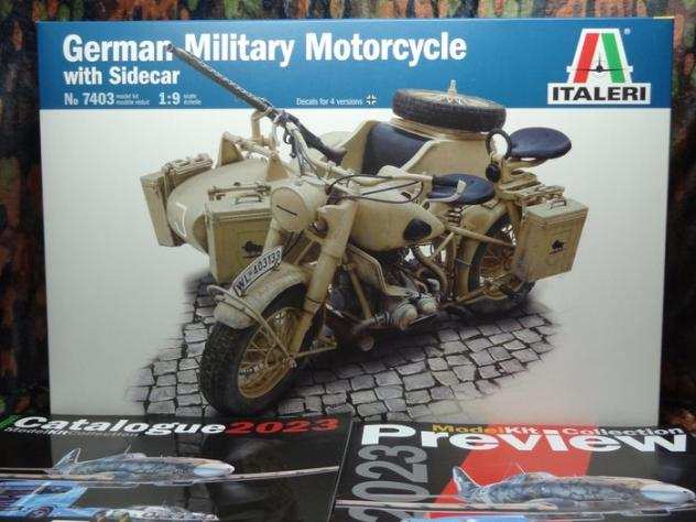 Italeri - Lotto nuovo Italeri di grandi dimensioni in scala 19  1 sidecar BMW R75 cm. 26,7  2 cataloghi - 7403 - Wehrmacht 19391945 German militar