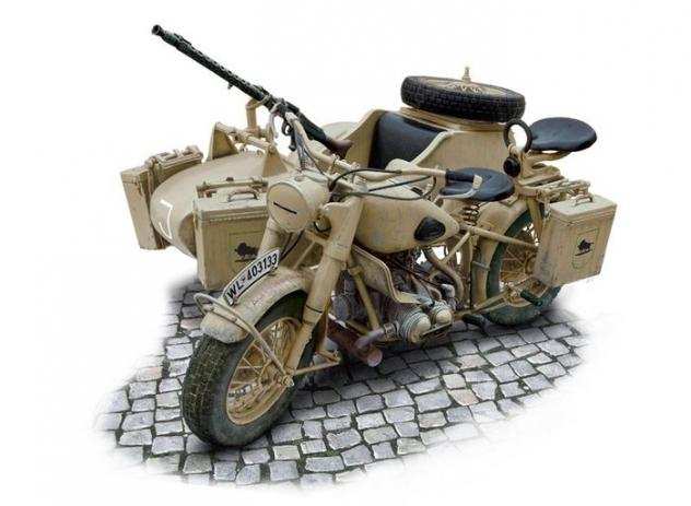 Italeri - Lotto nuovo Italeri di grandi dimensioni in scala 19  1 sidecar BMW R75 cm. 26,7  2 cataloghi - 7403 - Wehrmacht 19391945 German militar