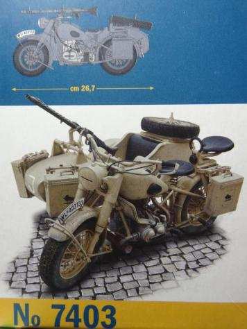 Italeri - Lotto nuovo Italeri di grandi dimensioni in scala 19  1 sidecar BMW R75 cm. 26,7  2 cataloghi - 7403 - Wehrmacht 19391945 German militar