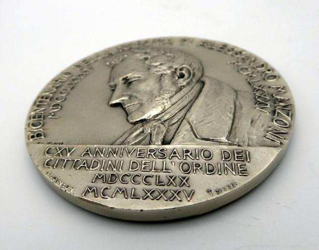 Italia. Silver medal 985) Bicentenario nascita Manzoni - 95,1 gr Ag (.800)