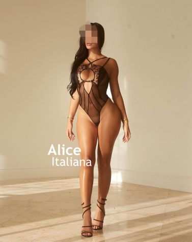 ITALIANA giovane disponibilehellipPERSONALIZZATO. Studio privato bello e pulito