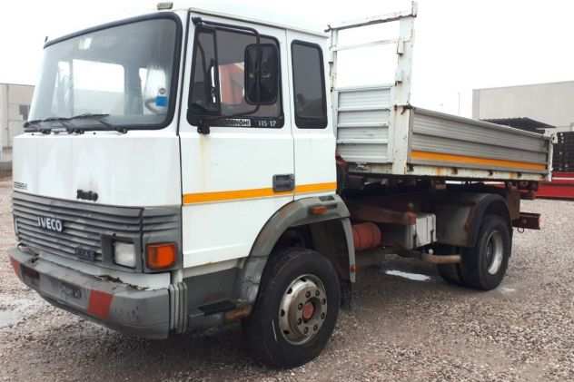 Iveco 115-17 , 104.000 km, ribaltabile trilaterale