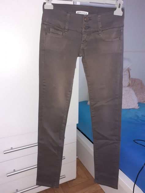 jeans BERSHKA grigio scuro TG. 36 IT