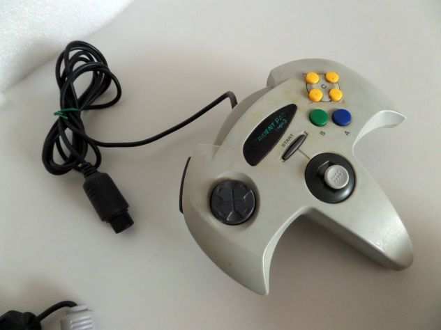 Joypad per Nintendo 64 guasti per ricambi.