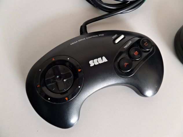Joypad Sega Mega Drive (prima versione) originale, funzionante testato