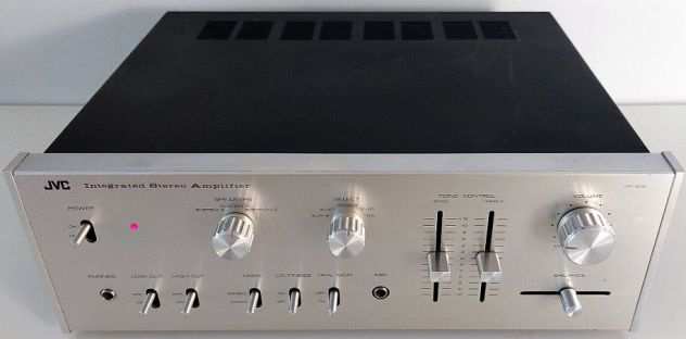JVC VM-300 amplificatore integrato 15Wx2 RMS 1975