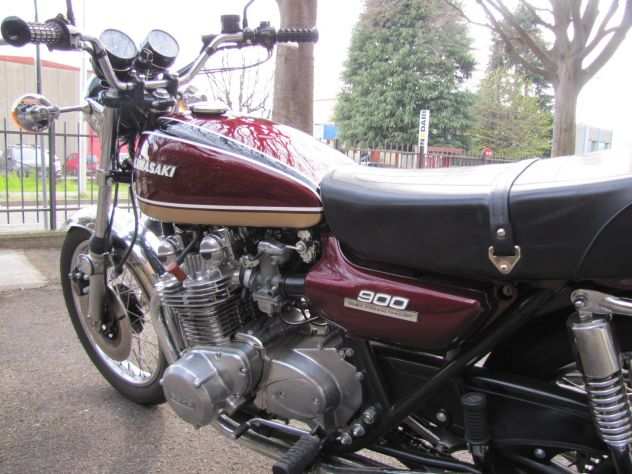 Kawasaki Z1 900cc Z1F 1975 di color melanzana