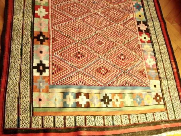 Kilim depoca con vividi colori e splendida fantasia