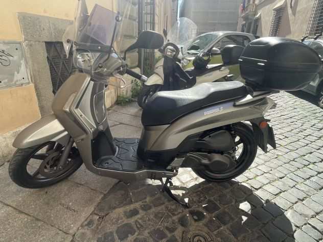 - Kymco People s 200i