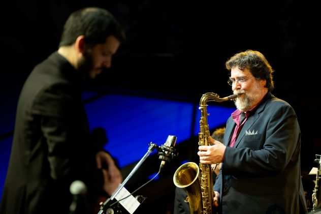 La Civica Jazz Orchestra feat. Emanuele Cisi al Blue Note