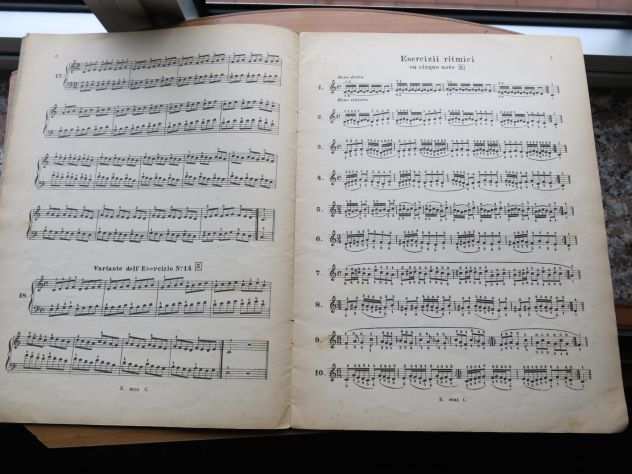 La tecnica pianistica di A. Longo edizione Curci -