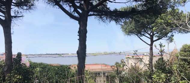 Lago Patria VENDESI villa 3 livelli 390 mq con giardino 400 mq