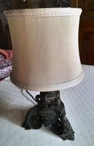 lampada da tavolo antica in ghisa con paralume