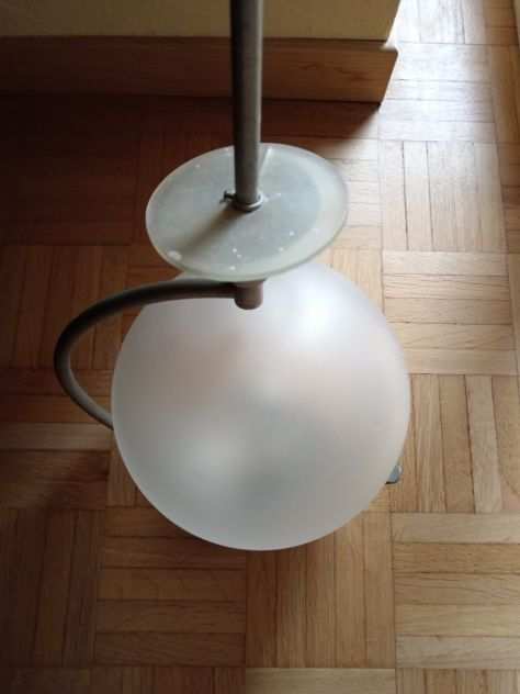 Lampadario anni 50 in vetro satinato