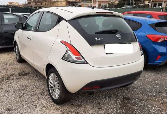 Lancia Ypsilon Ecochic 1.2 benzinaGPL 69cv anno 12-2013 incidentata