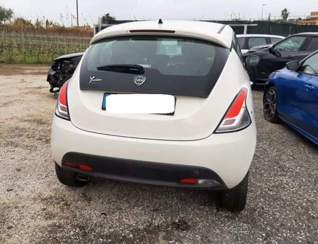 Lancia Ypsilon Ecochic 1.2 benzinaGPL 69cv anno 12-2013 incidentata