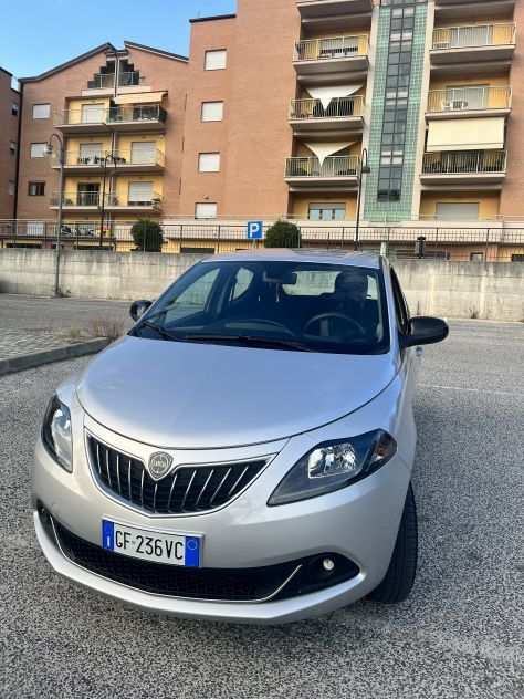 Lancia ypsilon ecochic metano