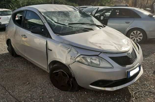 Lancia Ypsilon Gold 1.2 benzina 69cv anno 2019 incidentata