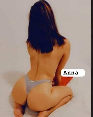 Lara Miriam Anna sensualita innata oli caldi