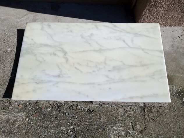 Lastra di marmo bianco venato