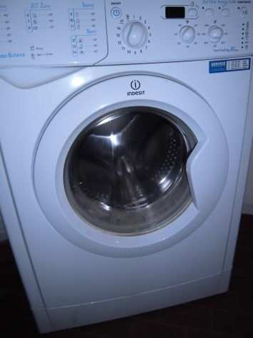 Lavatrice INDESIT lavaggio rapido( LA SOTTILETTA)30 CM profonda