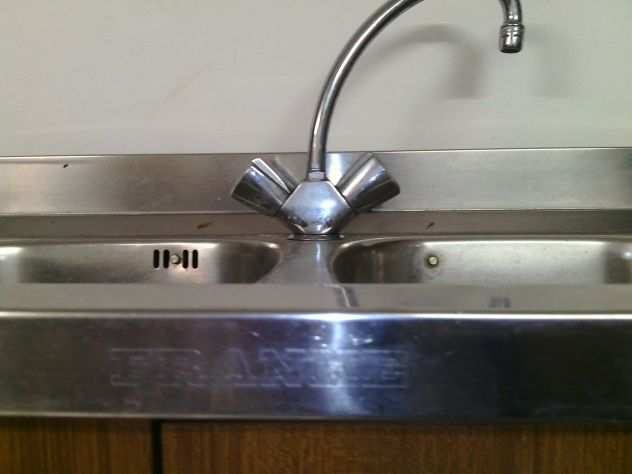 Lavello FRANKE in acciaio a doppio pozzetto con sgocciolatoio laterale Regalasi