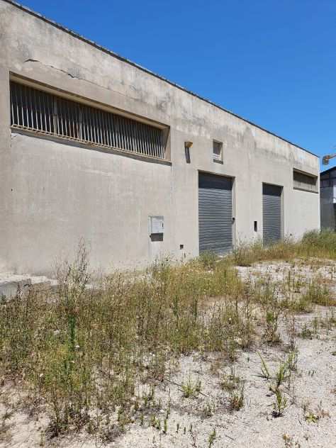 LECCE TERRENO EDIFICABILE CON CONCESSIONE EDILIZIA E FABBRICATO