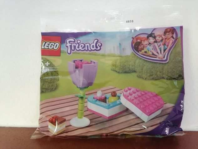 Lego 30411 Polybag Scatola di Cioccolatini e Fiore