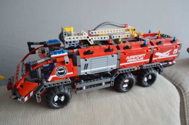 LEGO TECHNIC 8454 e 42068