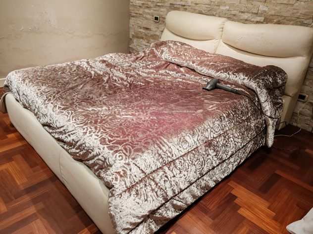 Letto contenitore matrimoniale bianco crema in ecopelle