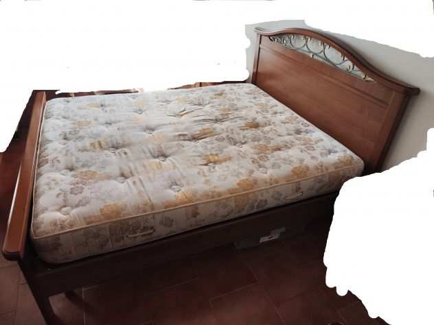 Letto matrimoniale in legno noce  rete orto