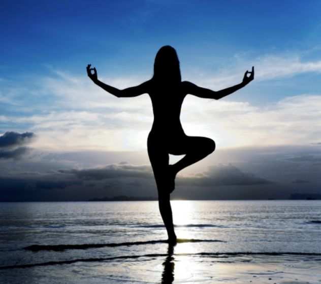 Lezione di yoga rilassamento e meditazione
