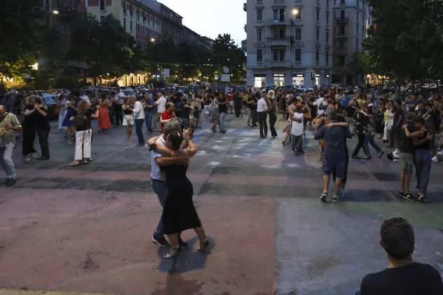 Lezioni di ballo e social dance nelle piazze del Municipio 9 di Milano