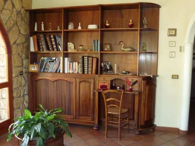 Libreria con scrivania in stile in legno massello castagno