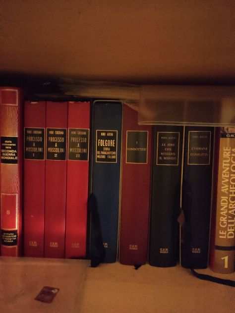 Libri vari e enciclopedie miste vendo