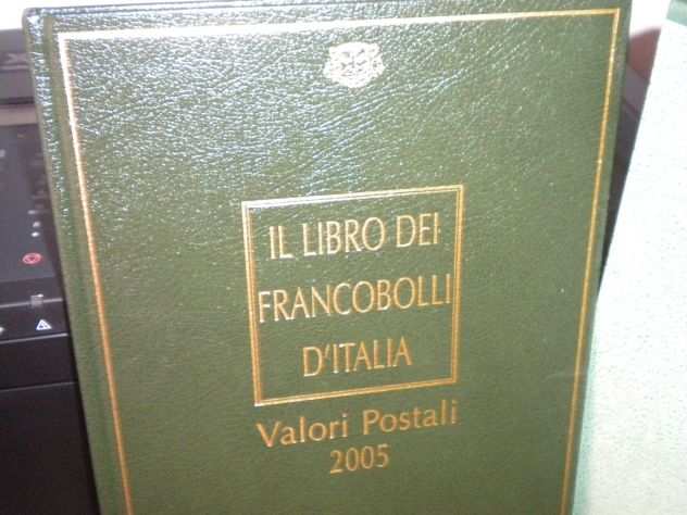 Libro dei francobolli edito da poste italiane anno 2005