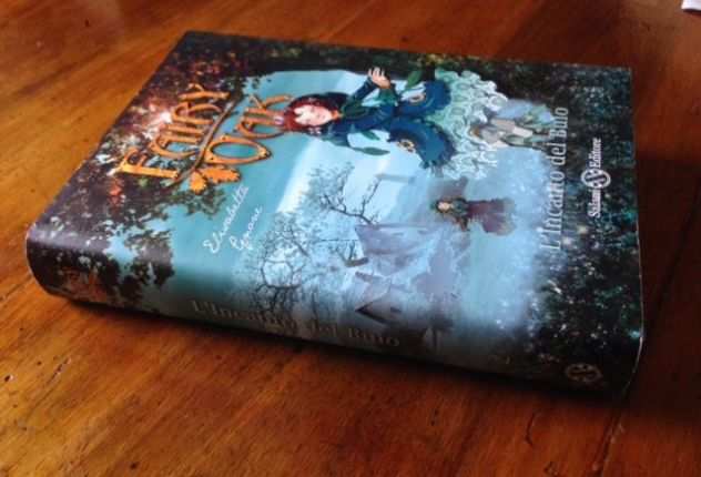 Libro fantasy Fairy Oak lIncanto del Buio