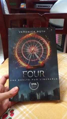 Libro saga Divergent (Four)