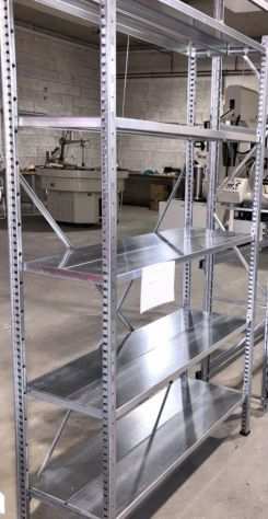 linea nuova di scaffali leggeri