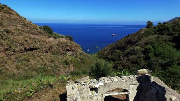 Lipari Isole Eolie.-cod.742- Localitagrave cappero rudere con progetto
